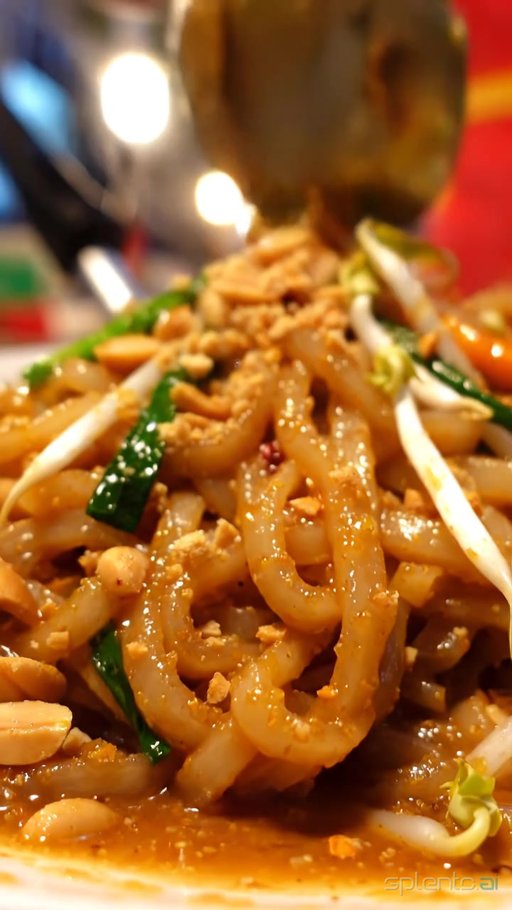 Pad See Ew Noodles — restaurant video